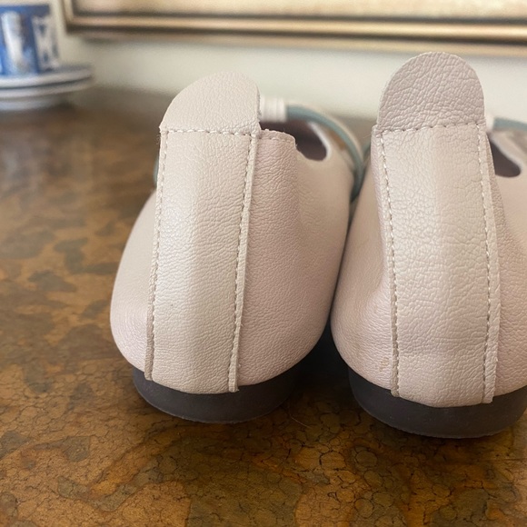 JUUSNN Cosy Lab beige flats in like new condition - Picture 3 of 7